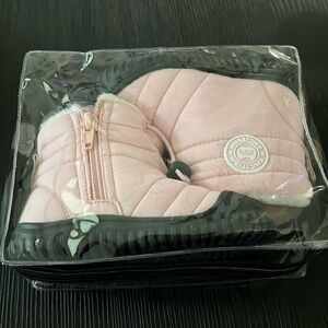 Comfy boots for toddlers, snow boots, lightweight never worn